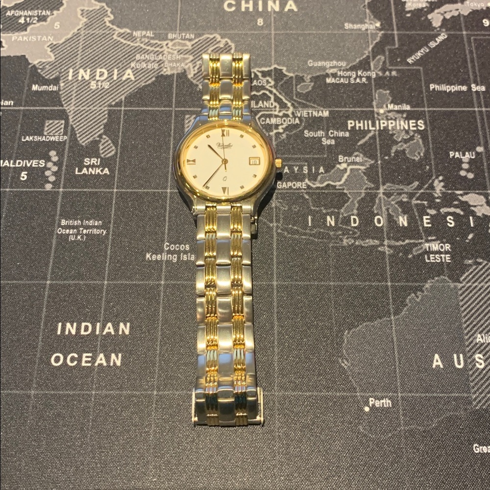 Versailles Conoco Watch - Picture 2 of 5